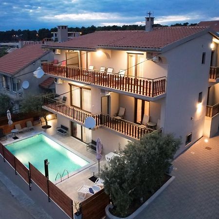 Pool Apartments Julia Zadar Exteriér fotografie